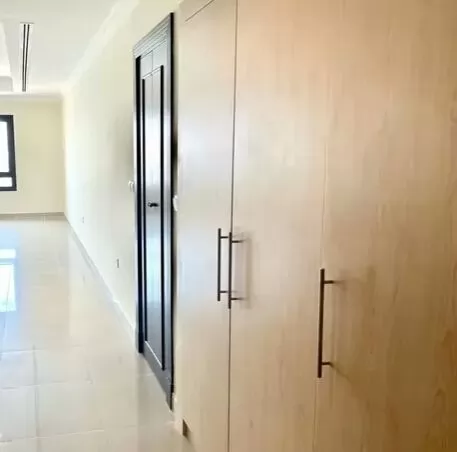 Residential Ready Property Studio F/F Apartment  for rent in The-Pearl-Qatar , Doha-Qatar #20992 - 4  image 