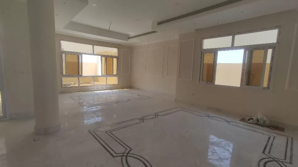 Residential Ready Property 4 Bedrooms U/F Duplex  for rent in Al Sadd , Doha #21063 - 1  image 