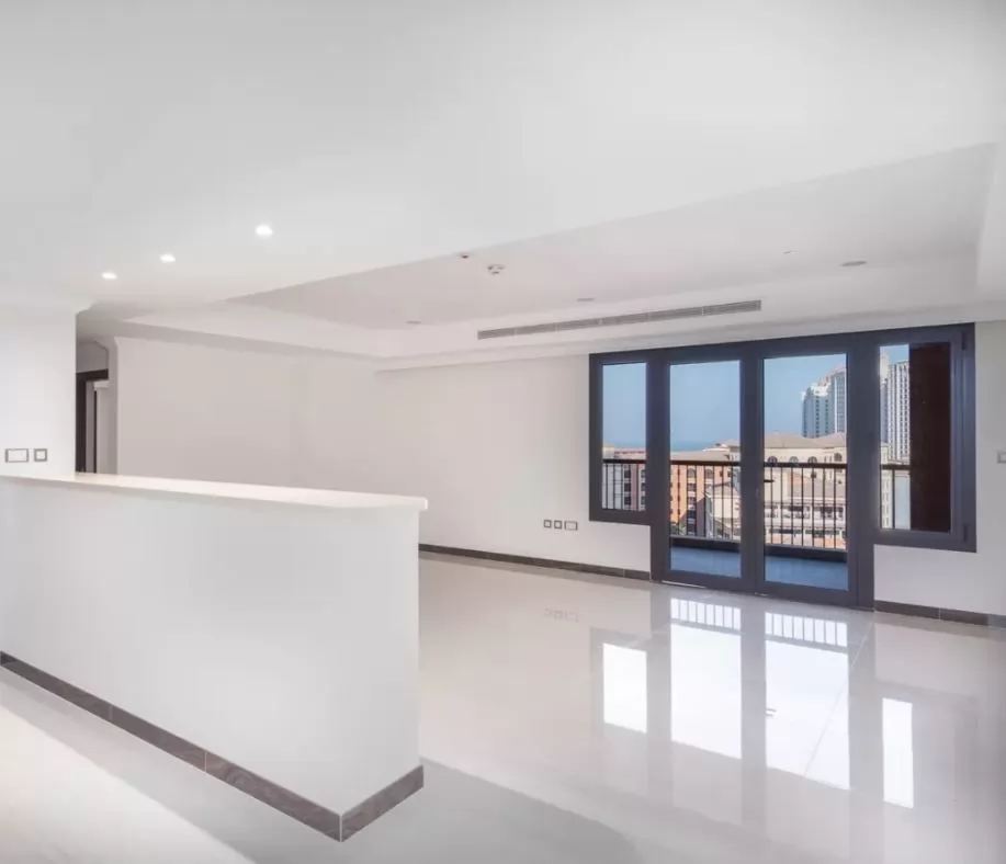 Residential Ready Property 2 Bedrooms F/F Apartment  for rent in The-Pearl-Qatar , Doha-Qatar #21080 - 1  image 