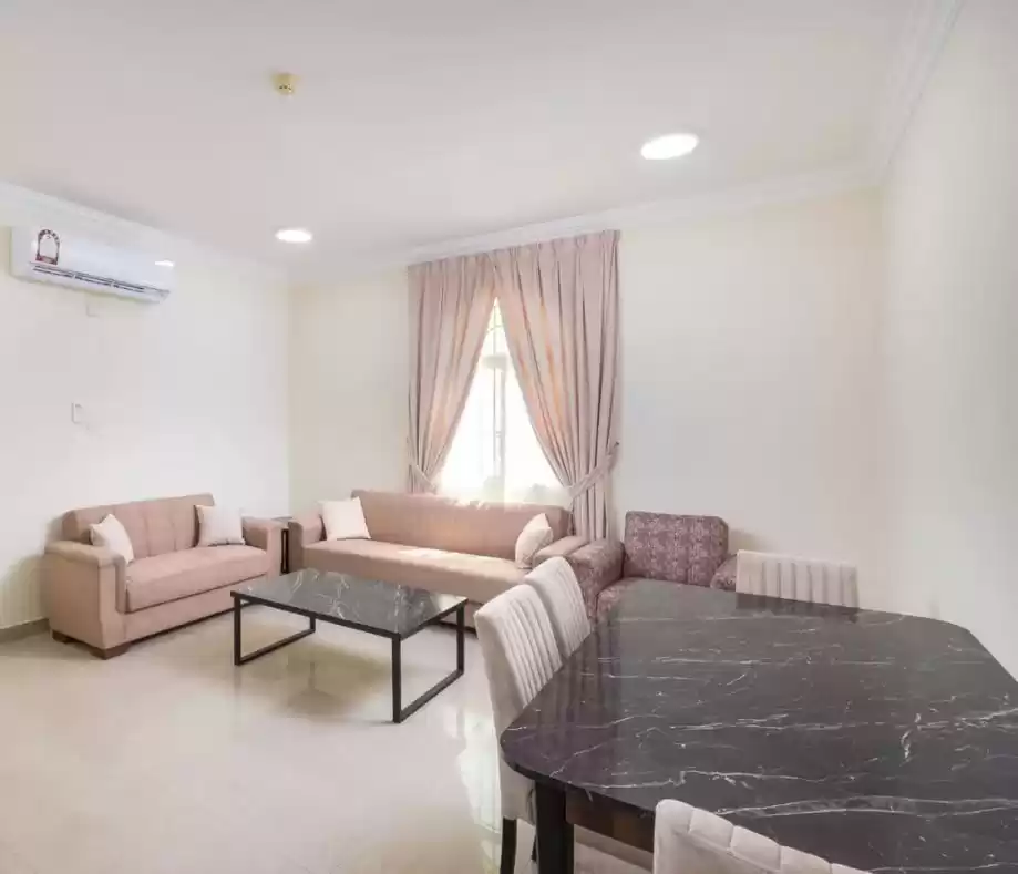 Wohn Klaar eigendom 2 Schlafzimmer S/F Wohnung  zu vermieten in Al Sadd , Doha #21103 - 1  image 