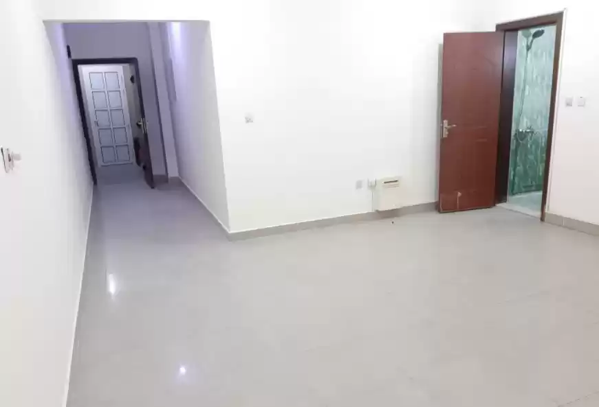 Residential Ready Property 3 Bedrooms U/F Apartment  for rent in Al Sadd , Doha #21116 - 1  image 