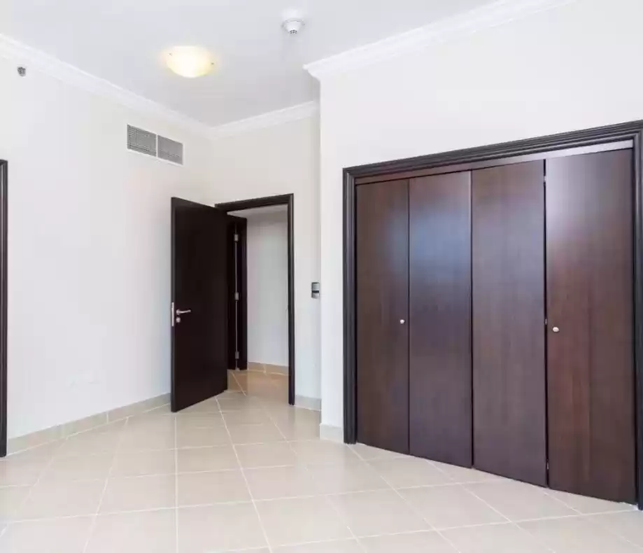 Wohn Klaar eigendom 2 Schlafzimmer S/F Wohnung  zu vermieten in Al Sadd , Doha #21131 - 1  image 