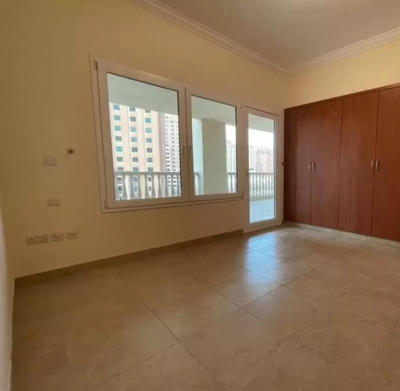 Residential Ready Property 2 Bedrooms U/F Apartment  for rent in The-Pearl-Qatar , Doha-Qatar #21137 - 1  image 