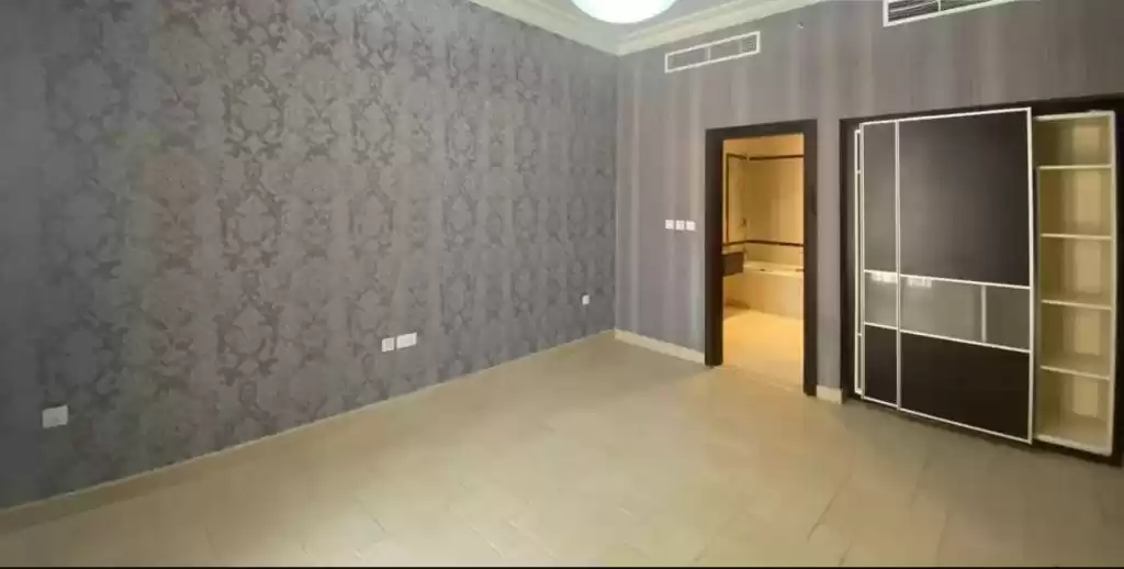 Wohn Klaar eigendom 2 Schlafzimmer S/F Wohnung  zu vermieten in Al Sadd , Doha #21143 - 1  image 