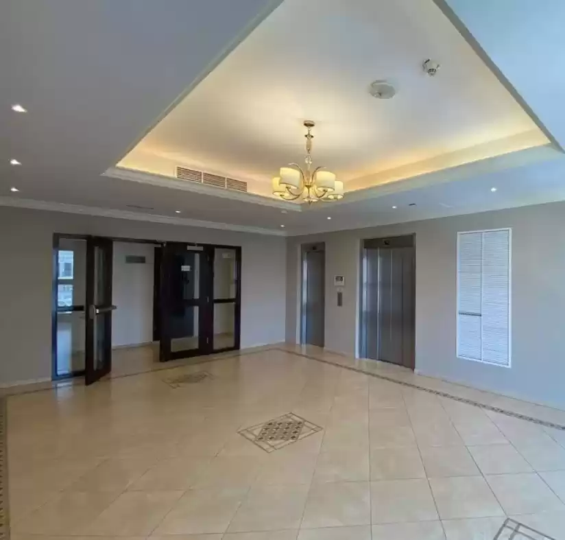 Жилой Готовая недвижимость 2+комнаты для горничных Н/Ф Квартира  в аренду в Аль-Садд , Доха #21145 - 1  image 