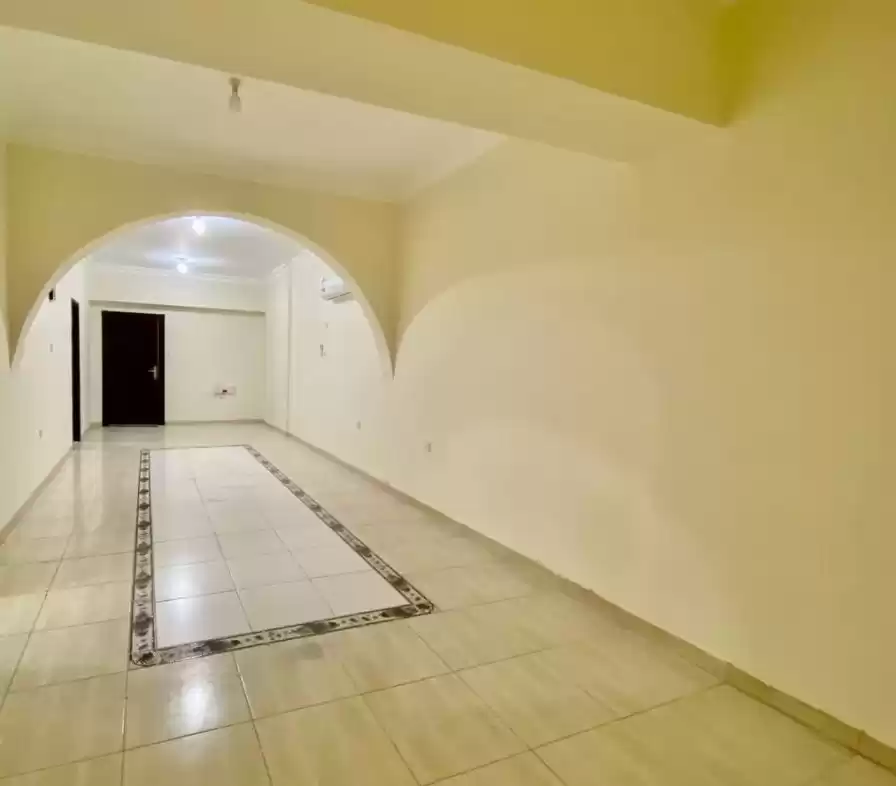 Wohn Klaar eigendom 3 Schlafzimmer U/F Wohnung  zu vermieten in Al Sadd , Doha #21161 - 1  image 