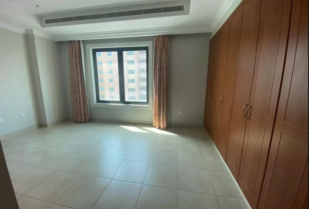 Residential Ready Property 3 Bedrooms S/F Apartment  for rent in The-Pearl-Qatar , Doha-Qatar #21165 - 1  image 