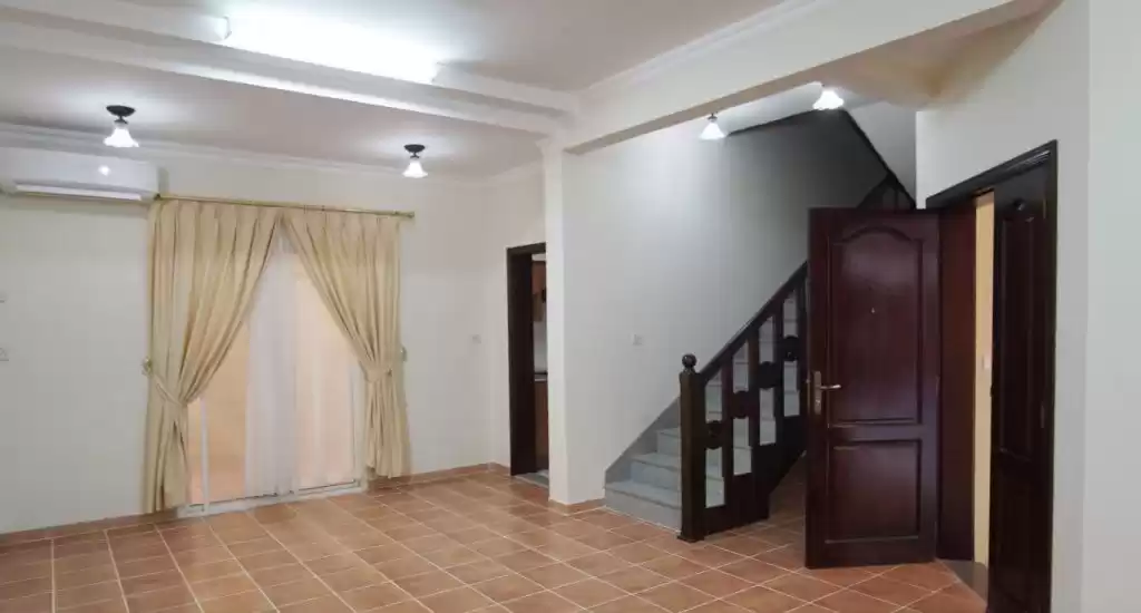 Résidentiel Propriété prête 3 chambres U / f Villa à Compound  a louer au Al-Sadd , Doha #21168 - 1  image 