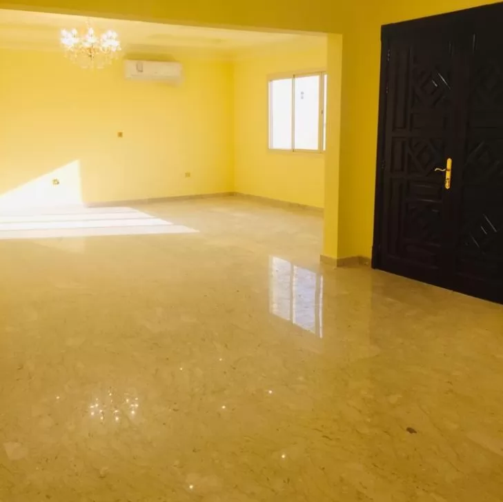 Mixed Use Ready Property 3 Bedrooms U/F Bungalow  for sale in Doha #21231 - 1  image 
