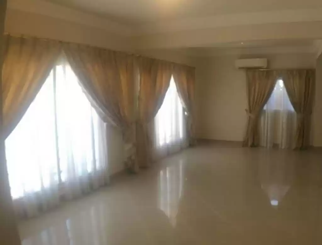 Смешанное использование Готовая недвижимость 2+комнаты для горничных Н/Ф Бунгало  продается в Аль-Садд , Доха #21232 - 1  image 