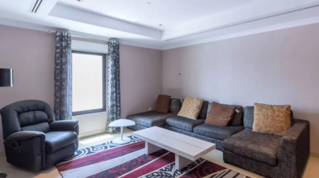 Residential Ready Property 2 Bedrooms F/F Bungalow  for rent in The-Pearl-Qatar , Doha-Qatar #21241 - 1  image 