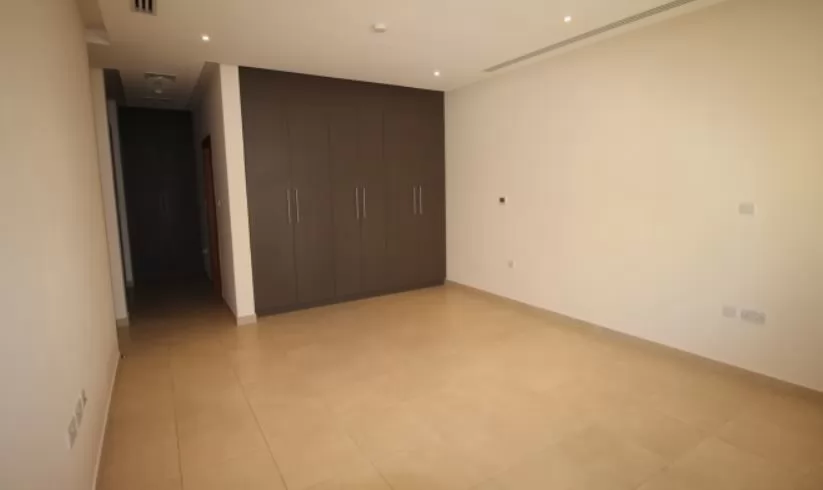 Mixed Use Ready Property 3 Bedrooms U/F Bungalow  for rent in Doha-Qatar #21259 - 1  image 