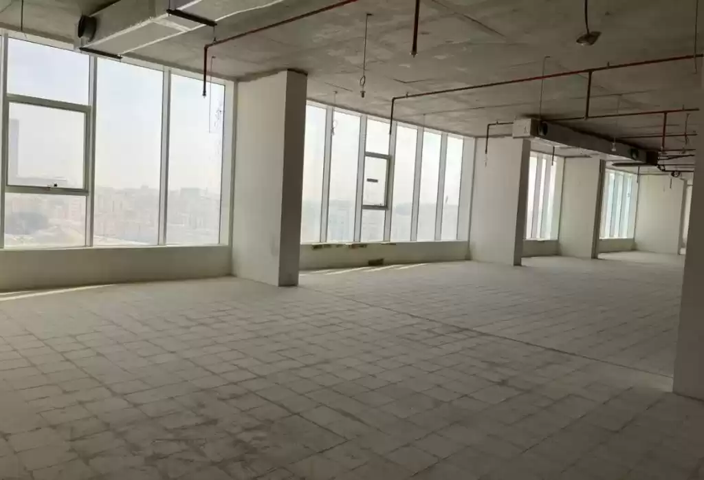 Коммерческий Оболочка и ядро Н/Ф Полный этаж  в аренду в Аль-Садд , Доха #21283 - 1  image 
