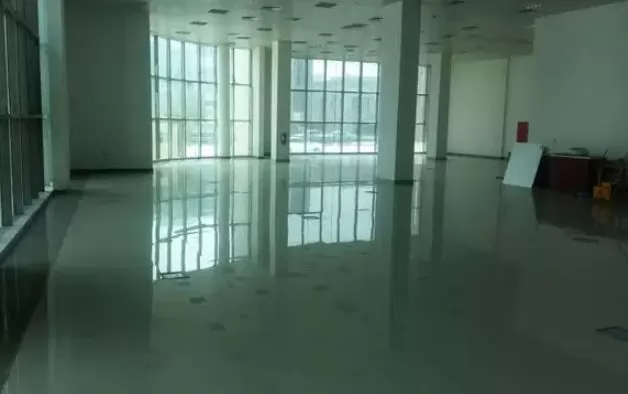 Karışık kullanım Hazır Mülk U/F Salonlar-Showroomlar  kiralık içinde Doha #21355 - 1  image 