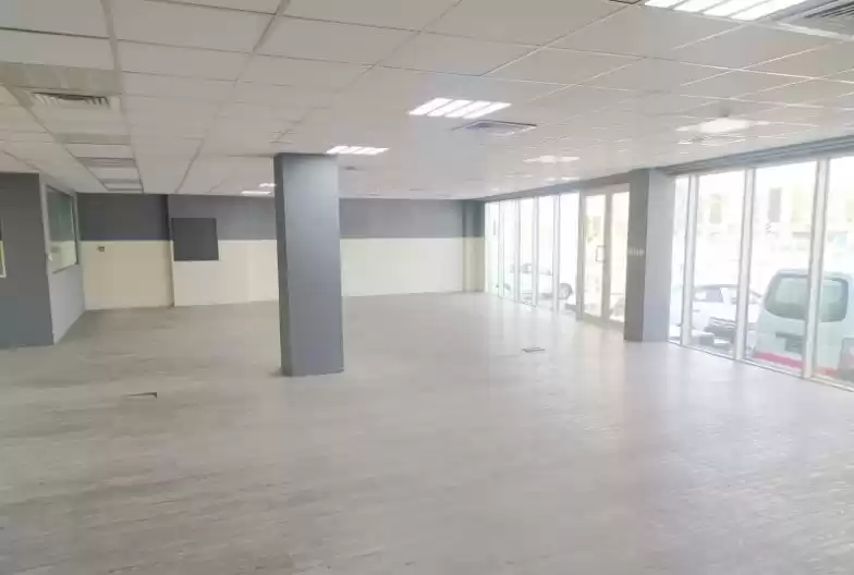 Mixed Use Ready Property U/F Halls-Showrooms  for rent in Doha #21368 - 1  image 