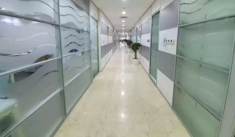 Karışık kullanım Hazır Mülk F/F İş merkezi  kiralık içinde Al Sadd , Doha #21403 - 1  image 
