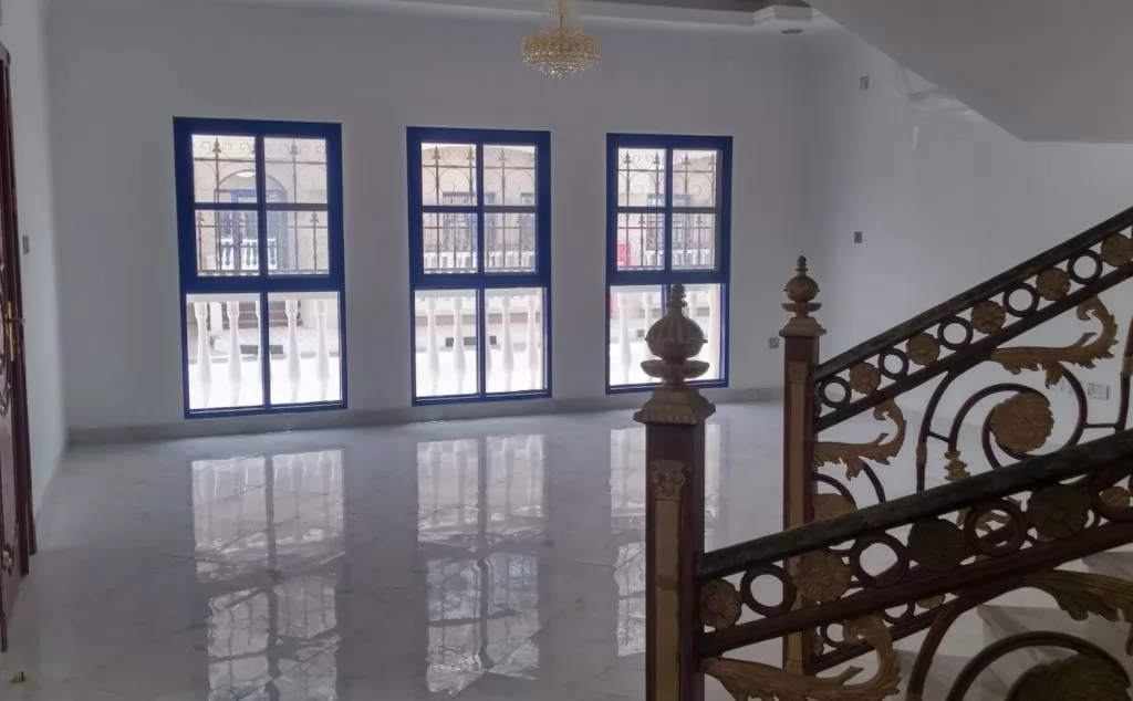 yerleşim Hazır Mülk 4+hizmetçi Yatak Odası U/F Site İçinde Villa  satılık içinde Al Sadd , Doha #21536 - 1  image 