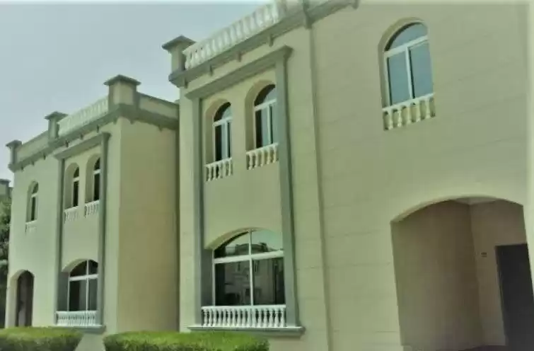 Жилой Готовая недвижимость 5 спален Н/Ф Вилла в комплексе  продается в Доха #21538 - 1  image 