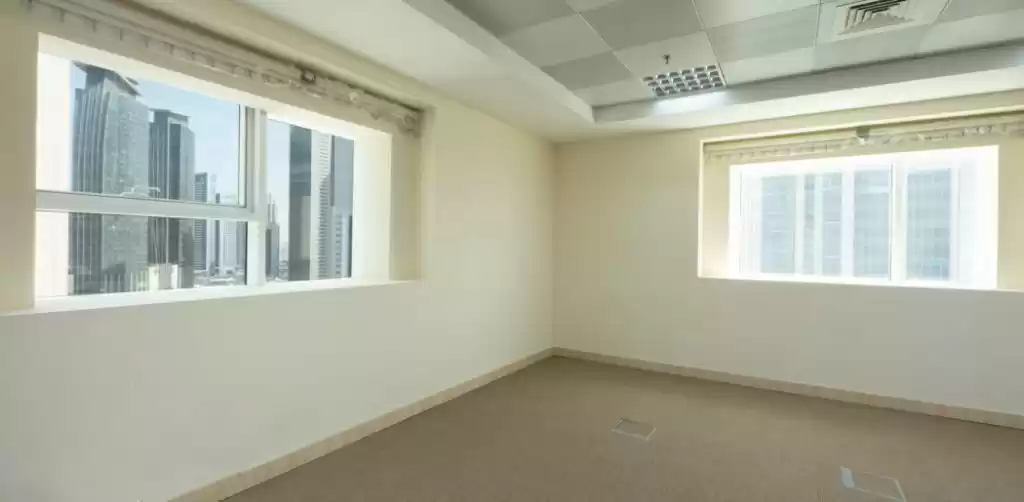 Kommerziell Klaar eigendom U/F Büro  zu vermieten in Al Sadd , Doha #21554 - 1  image 