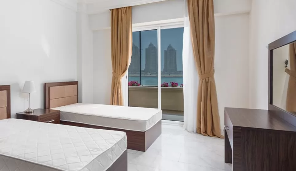 Mixed Use Ready Property 3 Bedrooms F/F Chalet  for sale in The-Pearl-Qatar , Doha-Qatar #21586 - 1  image 