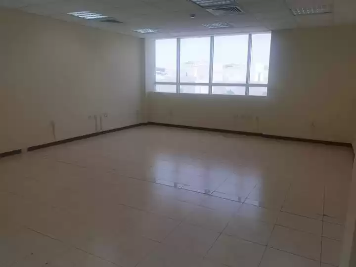 Коммерческий Готовая недвижимость Н/Ф Полный этаж  в аренду в Аль-Садд , Доха #21685 - 1  image 