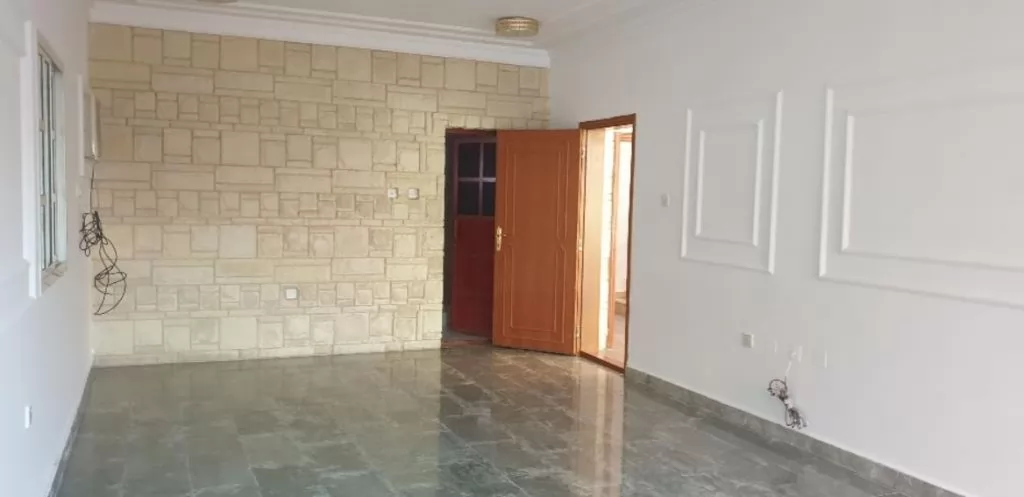 Mixed Use Ready Property 4 Bedrooms U/F Standalone Villa  for rent in Abu-Hamour , Doha-Qatar #21686 - 1  image 