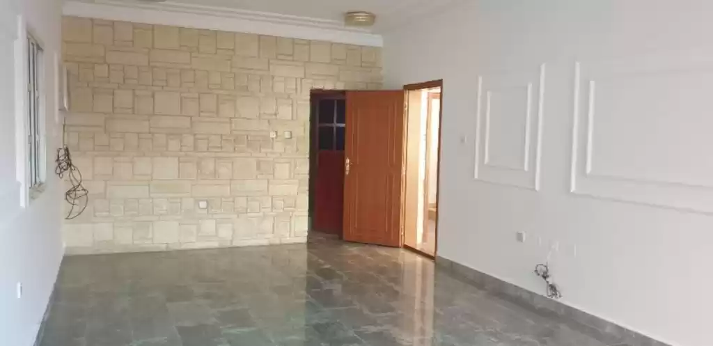 Смешанное использование Готовая недвижимость 4 спальни Н/Ф Отдельная вилла  в аренду в Аль-Садд , Доха #21686 - 1  image 