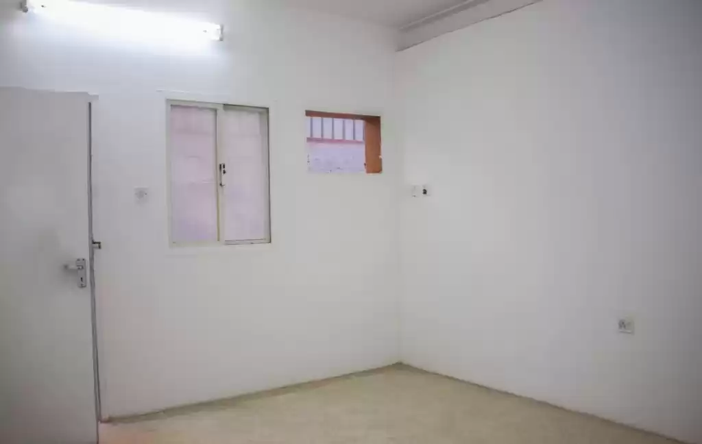Wohn Klaar eigendom 7+ Schlafzimmer U/F Arbeitslager  zu vermieten in Al Sadd , Doha #21798 - 1  image 