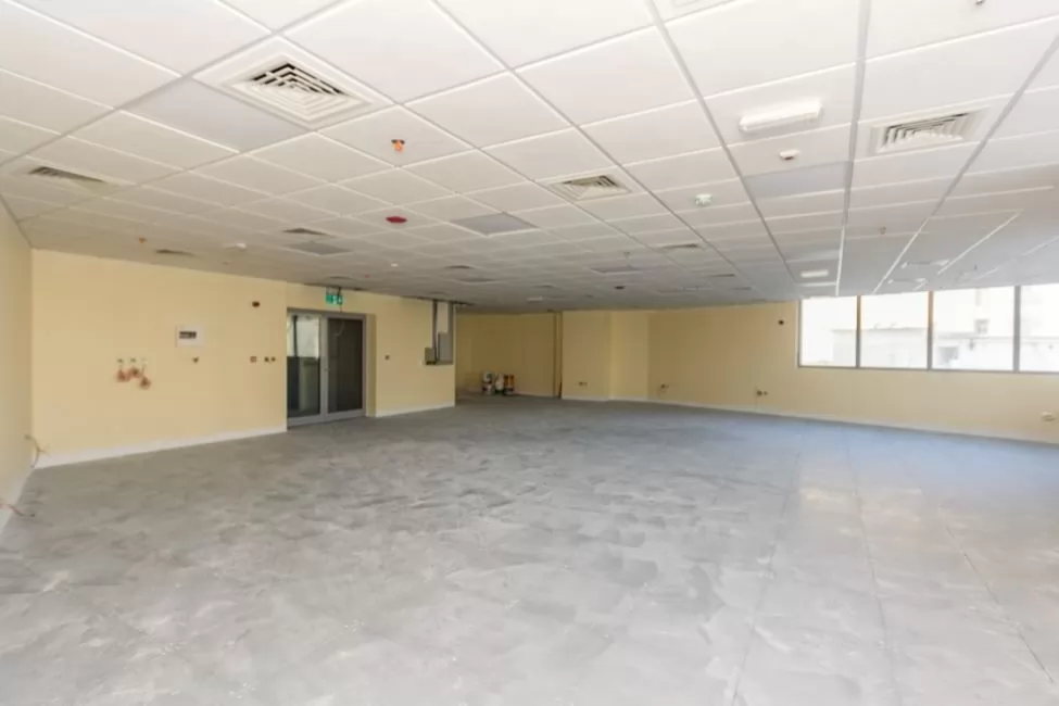 Commercial Ready Property U/F Office  for rent in Al-Muntazah , Doha-Qatar #21825 - 1  image 