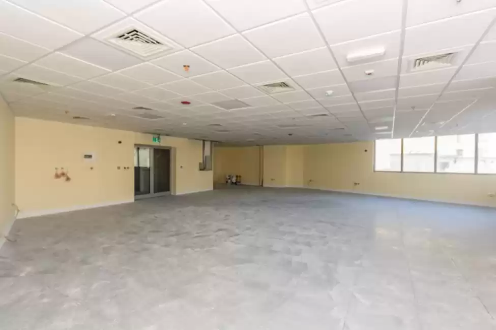 Commercial Ready Property U/F Office  for rent in Al Sadd , Doha #21825 - 1  image 