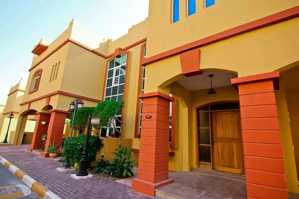 Résidentiel Propriété prête 4 chambres F / F Villa autonome  a louer au Al-Sadd , Doha #21850 - 1  image 