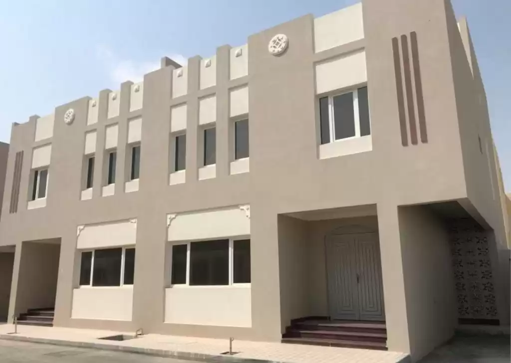 yerleşim Hazır Mülk 6 Yatak Odası U/F Müstakil Villa  kiralık içinde Al Sadd , Doha #21851 - 1  image 