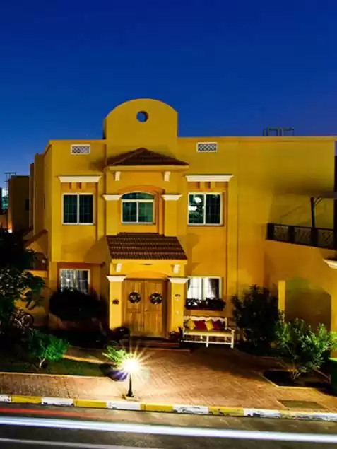 Résidentiel Propriété prête 3 chambres S / F Villa autonome  a louer au Al-Sadd , Doha #21854 - 1  image 