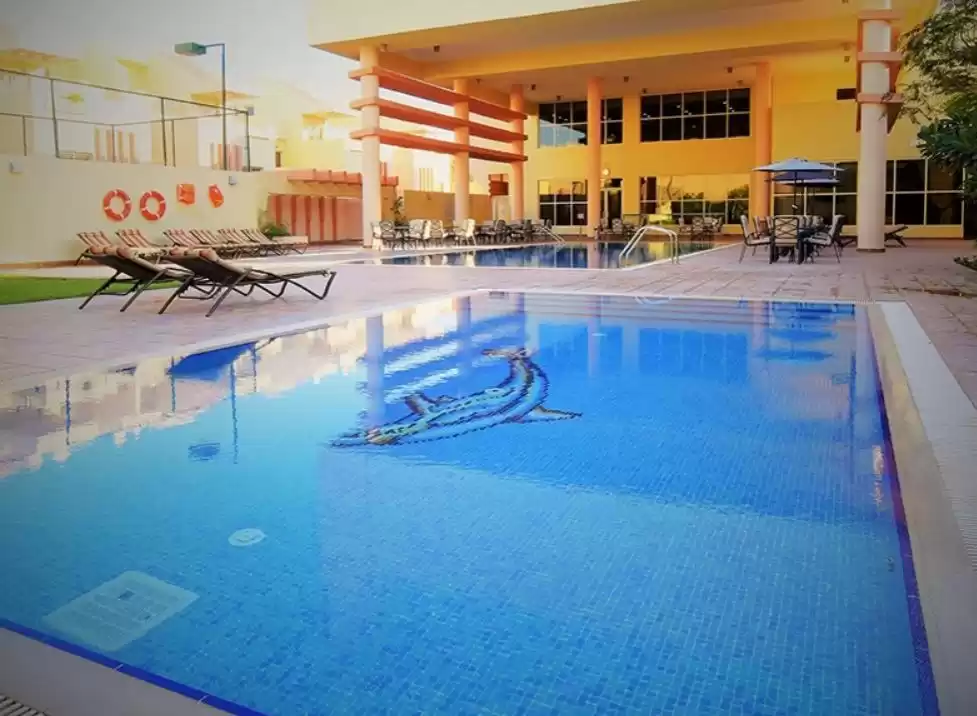Résidentiel Propriété prête 5 chambres S / F Villa autonome  a louer au Al-Sadd , Doha #21855 - 1  image 