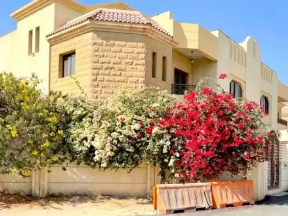Résidentiel Propriété prête 3 chambres S / F Villa autonome  a louer au Doha #21866 - 1  image 