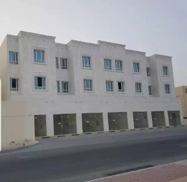 Mixed Use Ready Property 7+ Bedrooms U/F Building  for rent in Al Sadd , Doha #21919 - 1  image 
