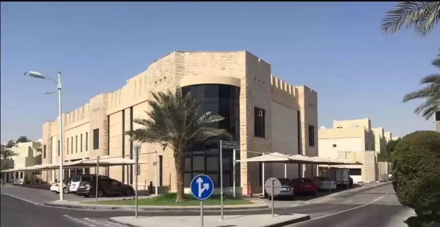 Kommerziell Klaar eigendom U/F Gebouw  zu vermieten in Al Sadd , Doha #21929 - 1  image 