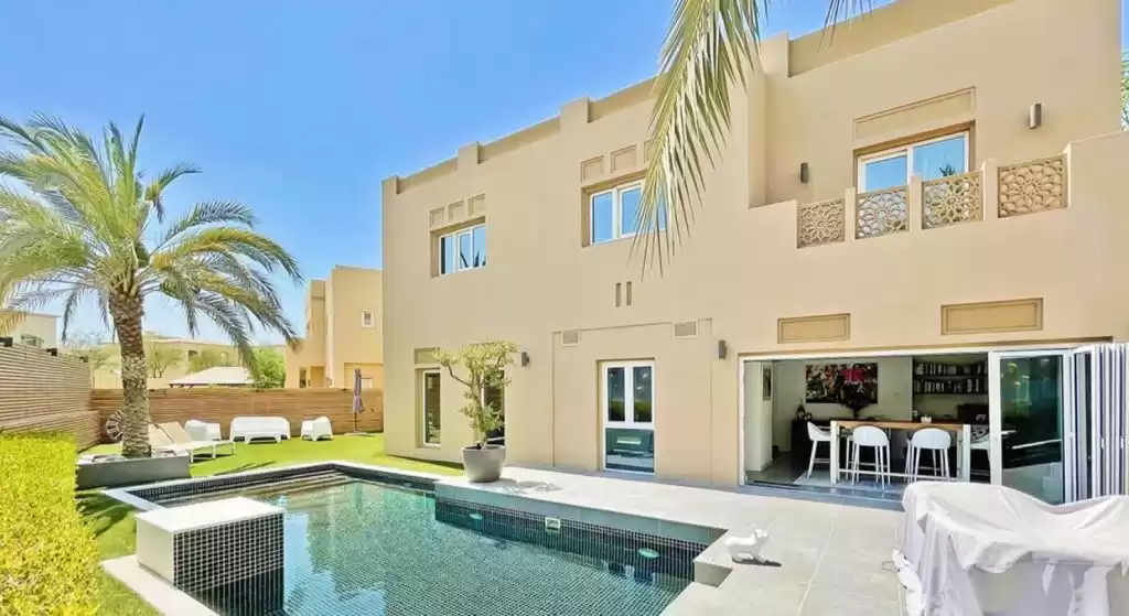 Residential Ready Property 4+maid Bedrooms F/F Villa in Compound  for sale in Dubai #22015 - 1  image 