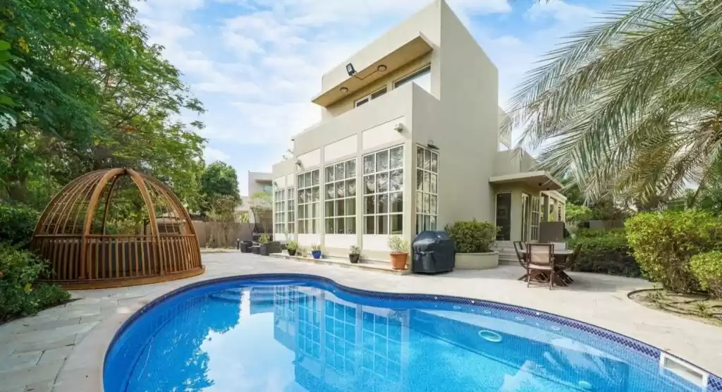 Résidentiel Propriété prête 3 chambres F / F Villa à Compound  à vendre au Dubai #22017 - 1  image 