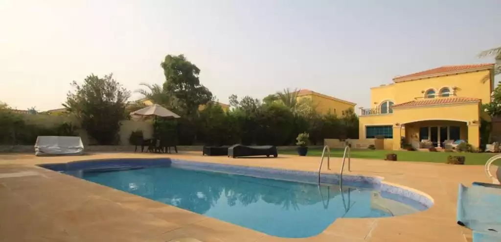 Residential Ready Property 4 Bedrooms F/F Villa in Compound  for sale in Dubai #22026 - 1  image 