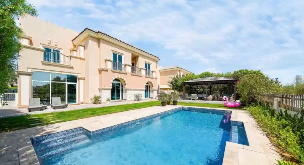Residential Ready Property 5 Bedrooms F/F Villa in Compound  for sale in Dubai #22028 - 1  image 