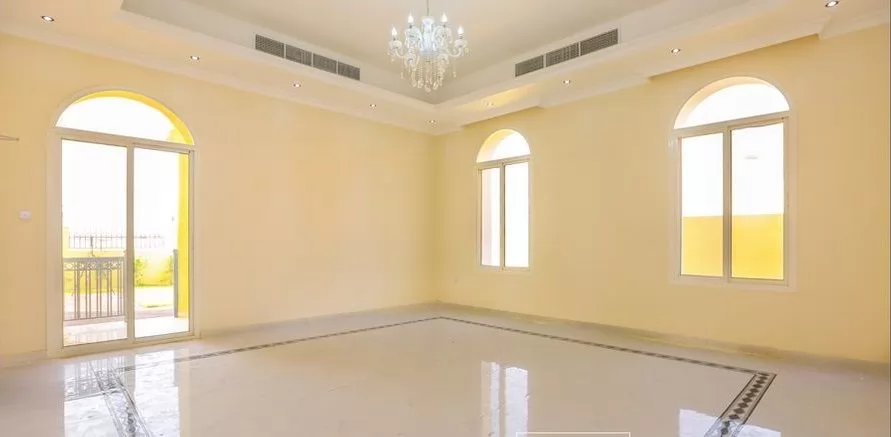 سكني عقار جاهز 5 غرف  غير مفروش فيلا  للبيع في دبي #22037 - 1  صورة 