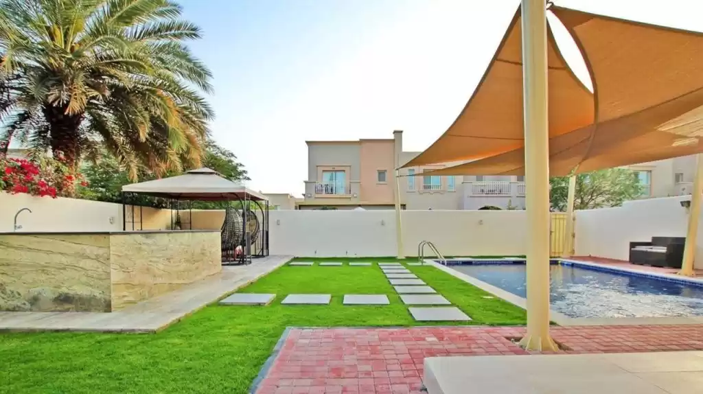 Residential Ready Property 3 Bedrooms F/F Villa in Compound  for sale in Dubai #22047 - 1  image 
