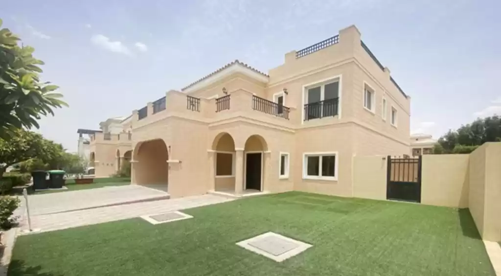 Residential Ready Property 5+maid Bedrooms U/F Villa in Compound  for sale in Dubai #22054 - 1  image 