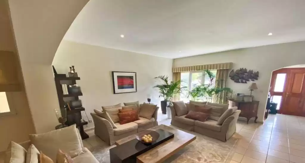 Residential Ready Property 4 Bedrooms F/F Apartment  for sale in Dubai #22057 - 1  image 