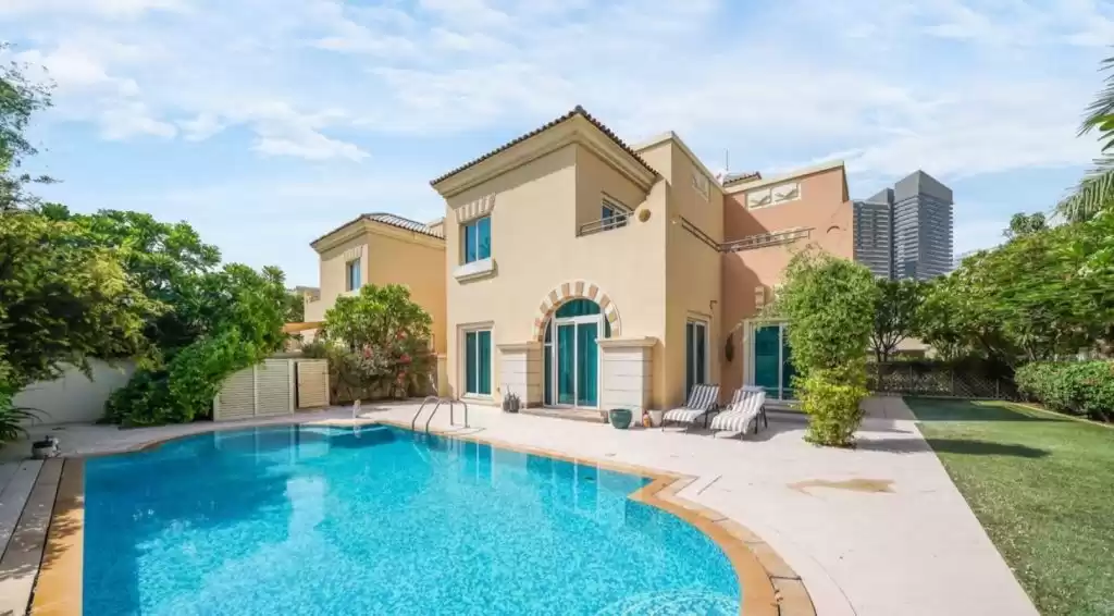 Residential Ready Property 4+maid Bedrooms F/F Villa in Compound  for sale in Dubai #22074 - 1  image 
