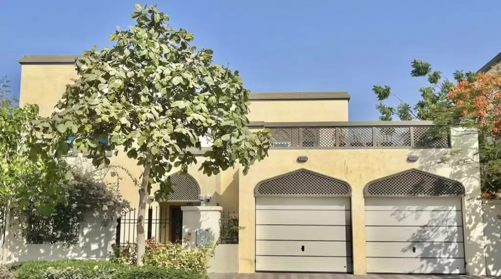 Residential Ready Property 4+maid Bedrooms F/F Villa in Compound  for sale in Dubai #22075 - 1  image 