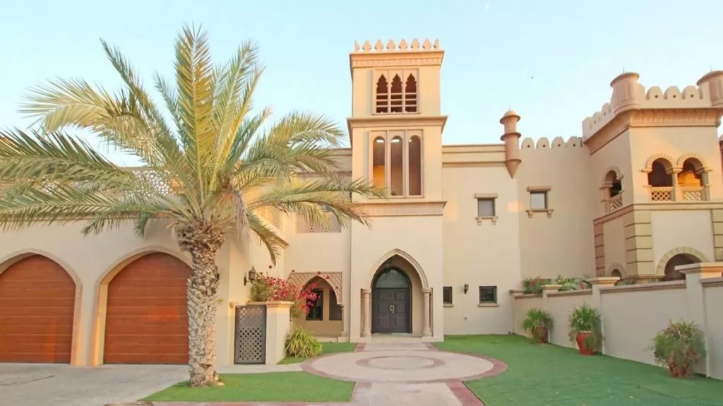 Residential Ready Property 4+maid Bedrooms S/F Villa in Compound  for sale in Dubai #22187 - 1  image 