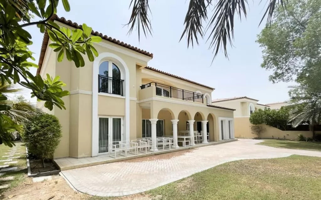Residential Ready Property 5+maid Bedrooms F/F Villa in Compound  for rent in Dubai #22205 - 1  image 