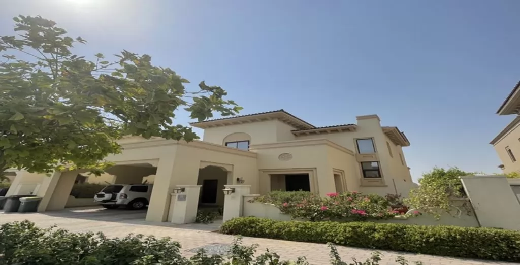 Wohn Klaar eigendom 3 Schlafzimmer F/F Villa in Verbindung  zu vermieten in Dubai #22261 - 1  image 